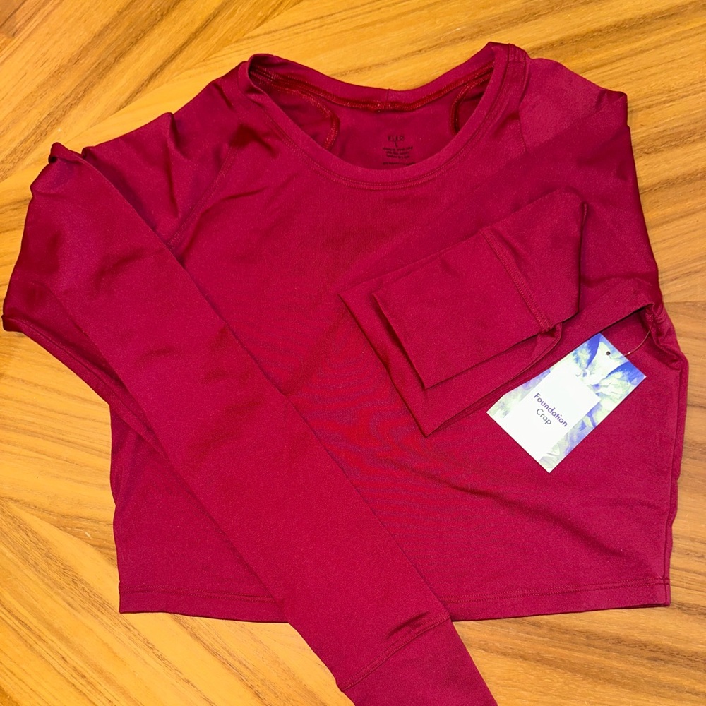 Fleo foundation crop in burgundy